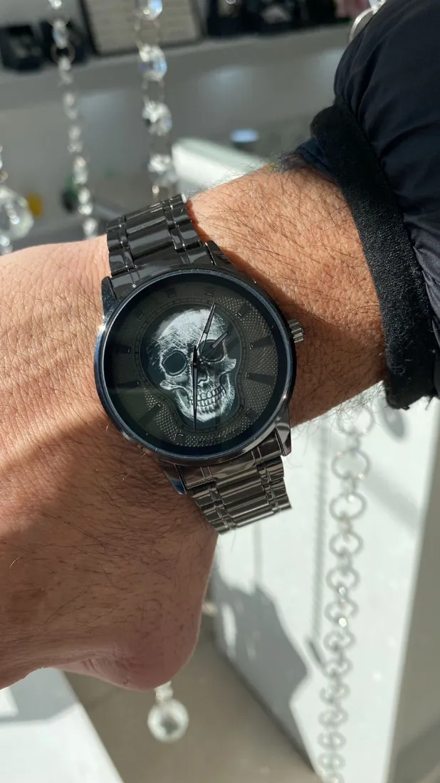 RELOJ TOTAL BLACK FONDO CALAVERA WATER RESIT 100FEET 30M Catamarca Joyas